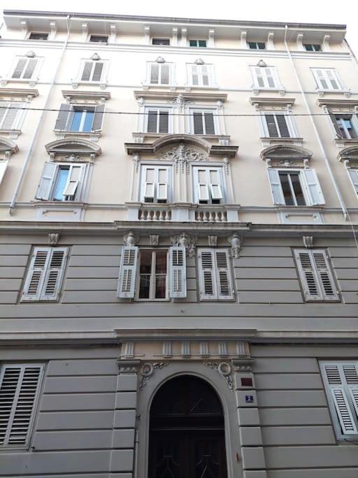 Triestiner Chic Apartamento Exterior foto